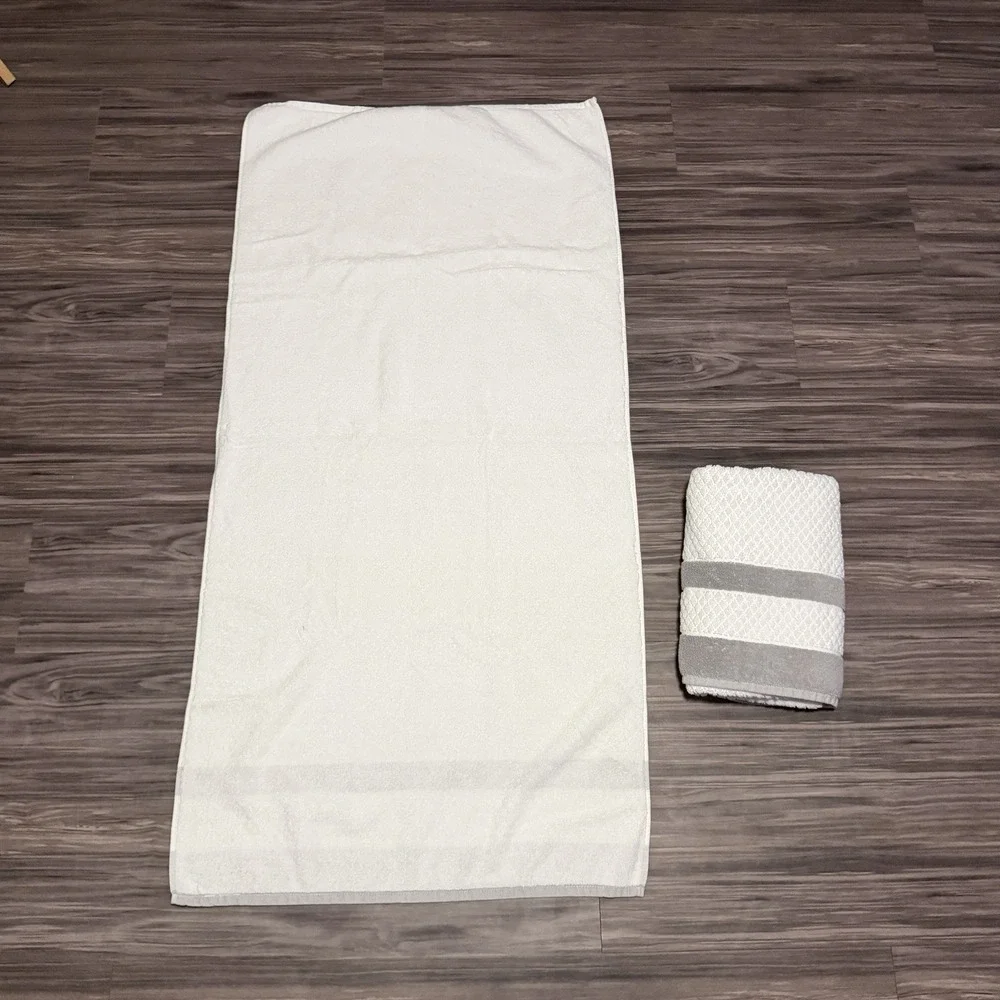 Set Of 2 Gray White Striped Bath Towels Minimalist Airbnb Preppy Soft Comfy